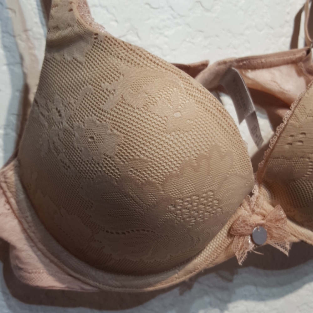 Victoria's secret body push up nude 34B - Picture 4 of 5
